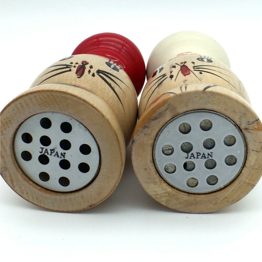 Salt and Pepper Shakers Salty and Peppy Cats Vintage Wood Hand Painted Kitschy - Picture 5 of 9